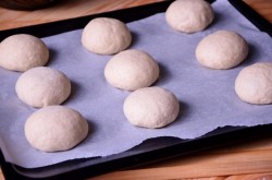 Домашние булочки для гамбургеров на ржаной и пшеничной муке