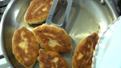 название картинки Жареные пирожки на кефире с картошкой и грибами