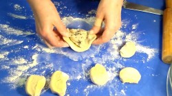 название картинки Жареные пирожки на кефире с картошкой и грибами