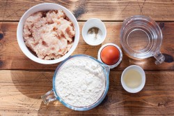 Пельмени в пельменнице домашние - шаг 1 Пельмени в пельменнице домашние - шаг 1