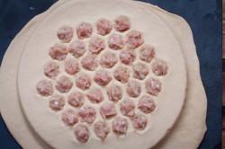 Пельмени в пельменнице домашние - шаг 7 Пельмени в пельменнице домашние - шаг 7