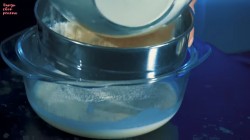 Домашние ватрушки с творогом, ванилью и изюмом