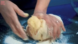 Домашние ватрушки с творогом, ванилью и изюмом