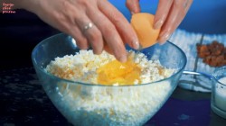 Домашние ватрушки с творогом, ванилью и изюмом