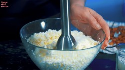 Домашние ватрушки с творогом, ванилью и изюмом