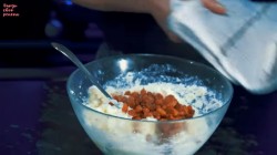 Домашние ватрушки с творогом, ванилью и изюмом