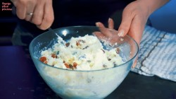 Домашние ватрушки с творогом, ванилью и изюмом