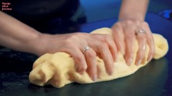 Домашние ватрушки с творогом, ванилью и изюмом