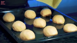 Домашние ватрушки с творогом, ванилью и изюмом