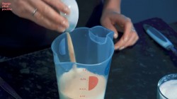 Домашние ватрушки с творогом, ванилью и изюмом