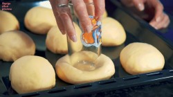 Домашние ватрушки с творогом, ванилью и изюмом