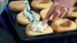 Домашние ватрушки с творогом, ванилью и изюмом