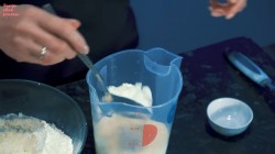 Домашние ватрушки с творогом, ванилью и изюмом