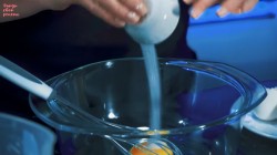 Домашние ватрушки с творогом, ванилью и изюмом