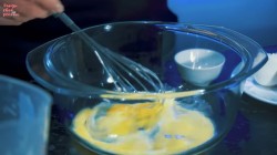 Домашние ватрушки с творогом, ванилью и изюмом