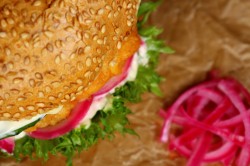 Домашний бургер с острой хрустящей курочкой