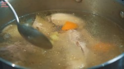 Куриный суп с картошкой и клецками