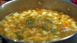 Куриный суп с картошкой и клецками