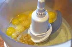 название картинки Майонез на перепелиных яйцах и оливковом масле в блендере