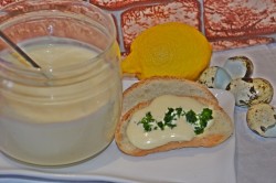 название картинки Майонез на перепелиных яйцах и оливковом масле в блендере