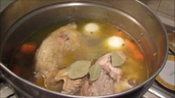 название картинки Домашний холодец со свининой и петухом