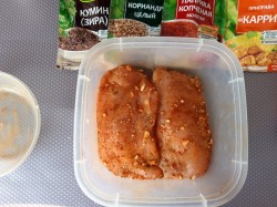 название картинки Буженина из индейки в фольге в мультиварке
