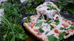 Домашняя быстрая пицца с колбасой на сковороде - шаг 12 Домашняя быстрая пицца с колбасой на сковороде - шаг 12