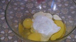 Домашняя быстрая пицца с колбасой на сковороде - шаг 2 Домашняя быстрая пицца с колбасой на сковороде - шаг 2