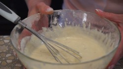 Домашняя быстрая пицца с колбасой на сковороде - шаг 5 Домашняя быстрая пицца с колбасой на сковороде - шаг 5