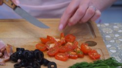 Домашняя быстрая пицца с колбасой на сковороде - шаг 7 Домашняя быстрая пицца с колбасой на сковороде - шаг 7