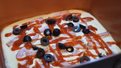 Домашняя быстрая пицца с колбасой на сковороде - шаг 9 Домашняя быстрая пицца с колбасой на сковороде - шаг 9