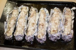 Свиная колбаса с курином филе в фольге в духовке - шаг 15 Свиная колбаса с курином филе в фольге в духовке - шаг 15