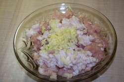 Свиная колбаса с курином филе в фольге в духовке - шаг 5 Свиная колбаса с курином филе в фольге в духовке - шаг 5