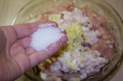 Свиная колбаса с курином филе в фольге в духовке - шаг 6 Свиная колбаса с курином филе в фольге в духовке - шаг 6