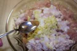 Свиная колбаса с курином филе в фольге в духовке - шаг 7 Свиная колбаса с курином филе в фольге в духовке - шаг 7