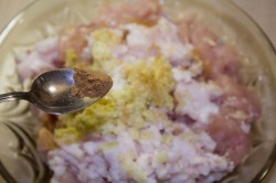 Свиная колбаса с курином филе в фольге в духовке - шаг 8 Свиная колбаса с курином филе в фольге в духовке - шаг 8