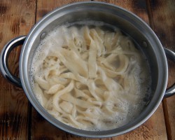 Домашняя лапша с овощами