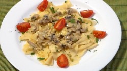 Домашняя паста фарфалле в сливочном соусе