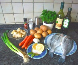 Дорада в духовке запеченная с картофелем и овощами