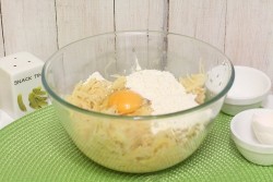 Драники с колбаской и зеленью