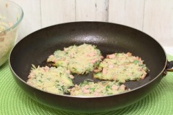 Драники с колбаской и зеленью