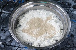 название картинки Дрожжевое тесто без яиц просто