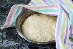 название картинки Дрожжевое тесто без яиц просто