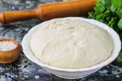 название картинки Дрожжевое тесто без яиц просто