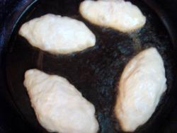 Постные жареные пирожки на сухих дрожжах за 15 минут