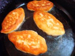 Постные жареные пирожки на сухих дрожжах за 15 минут