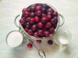 название картинки Джем из слив с лимонной кислотой