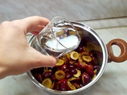 название картинки Джем из слив с лимонной кислотой