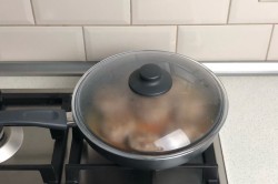 Ежики на сковороде из фарша с рисом