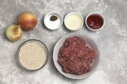 Ежики на сковороде из фарша с рисом